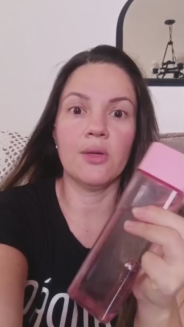 Cliente que tem retenção de líquido relata que, tomando a água por 21 dias, sentiu o corpo mais leve e desinchou.